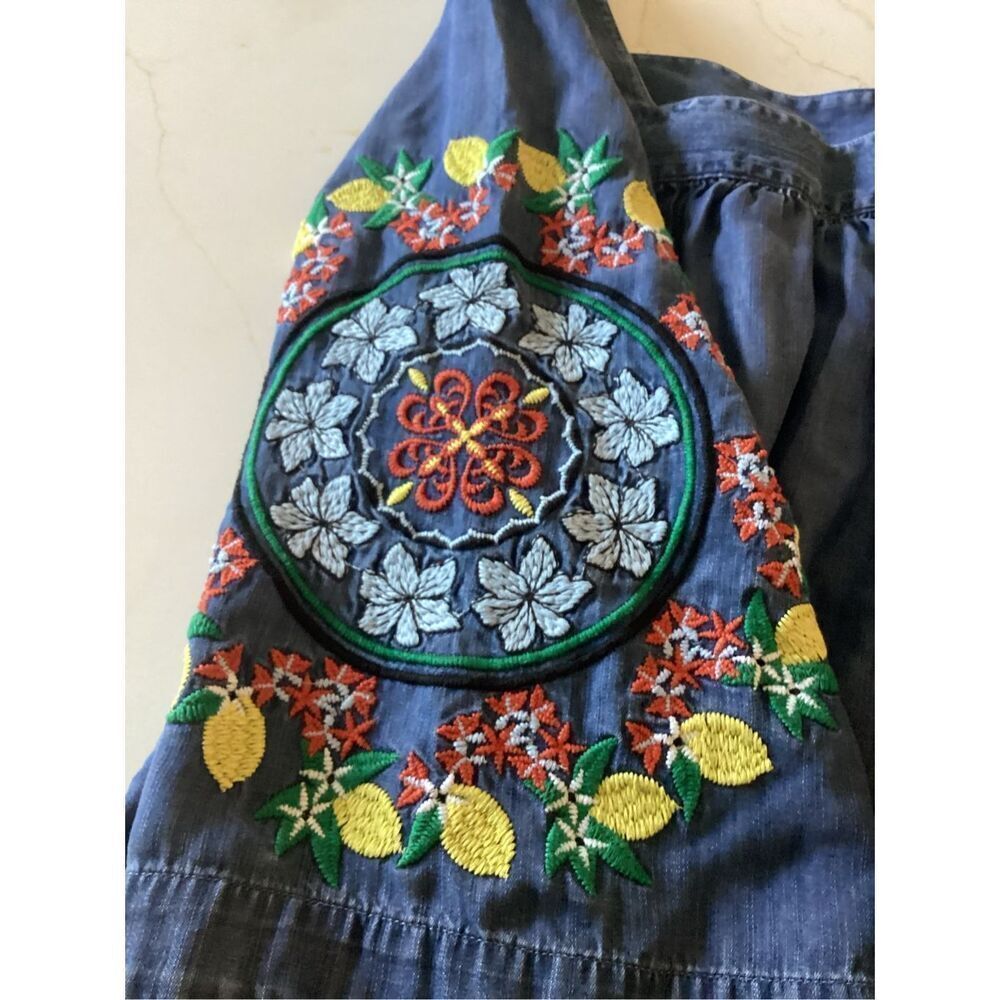 Crown & Ivy Chambray Embroidered Peasant Top Sz M Bohemian Hippie - Picture 4 of 7
